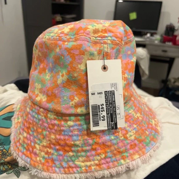 Colorful buckethat - Picture 2 of 4